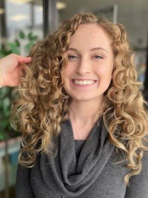 curly-blonde-haircut-colubus-IN